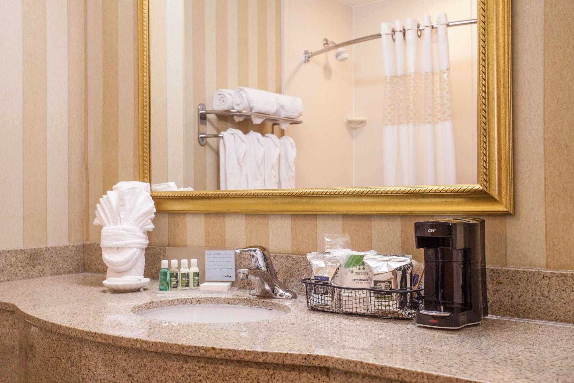 Hampton Inn & Suites Addison Esterno foto