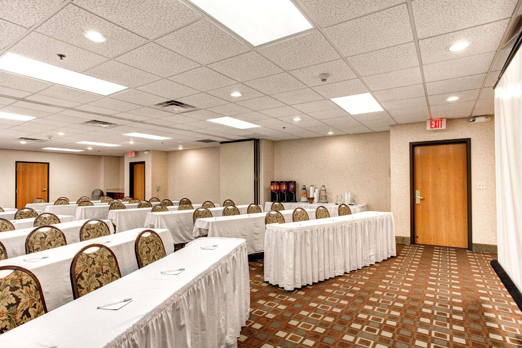 Hampton Inn & Suites Addison Esterno foto
