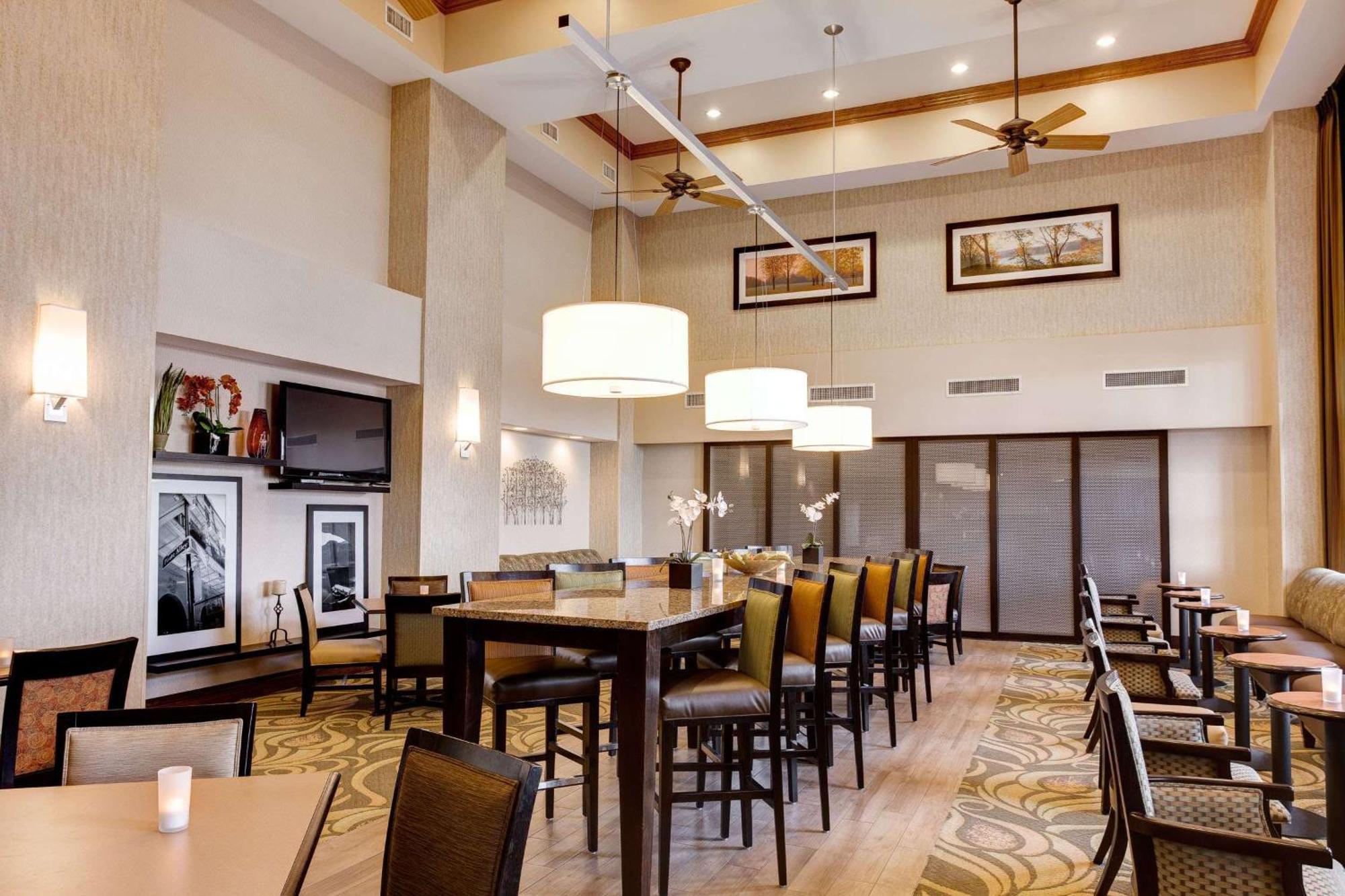 Hampton Inn & Suites Addison Esterno foto